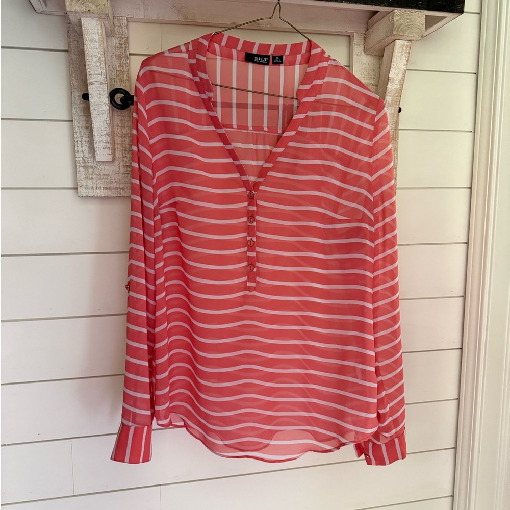 a.n.a Coral Striped V-Neck Roll-Tab Blouse
🚭